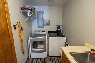 8566 Oak Hill Cir, Credit River Township, MN 55372 - Photo 12