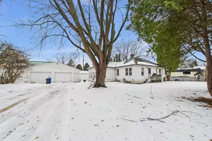 827 Pedersen St, Saint Paul, MN 55119 - Photo 1