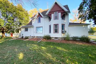 630 Mowbray St, Stewart, MN 55385 - Photo 2