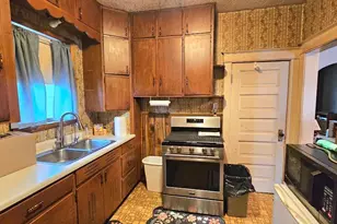 204 E 1st St, Morris, MN 56267 - Photo 6