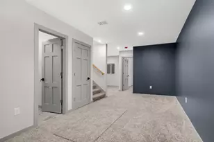 947 Earl St, Saint Paul, MN 55106 - Photo 26