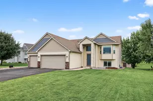 1805 10th St NE, Buffalo, MN 55313 - Photo 2