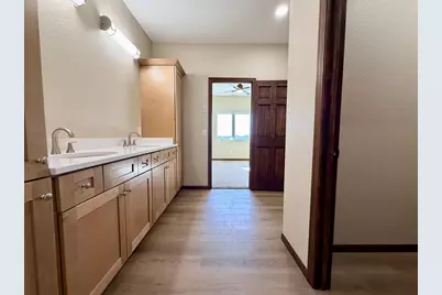 2555 Sutherland Dr, Worthington, MN 56187 - Photo 12