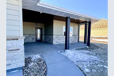 2555 Sutherland Dr, Worthington, MN 56187 - Photo 4