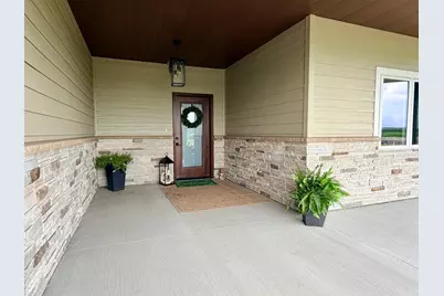 2555 Sutherland Dr, Worthington, MN 56187 - Photo 4