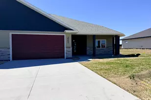 2555 Sutherland Dr, Worthington, MN 56187 - Photo 2