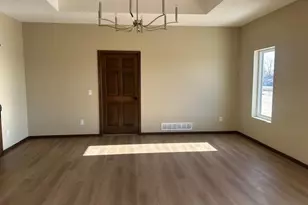 2555 Sutherland Dr, Worthington, MN 56187 - Photo 10