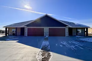 2555 Sutherland Dr, Worthington, MN 56187 - Photo 2