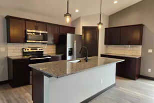 707 Council Ct, Ellendale, MN 56026 - Photo 2