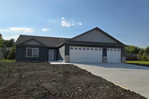 707 Council Ct, Ellendale, MN 56026 - Photo 1