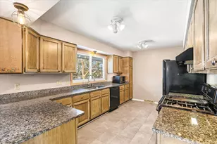 6037 Aztec Trail, North Branch, MN 55056 - Photo 4