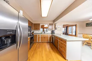 225 Cardinal Ln, Chaska, MN 55318 - Photo 4