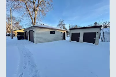 926 N Aurdal Avenue, Fergus Falls, MN 56537 - Photo 2
