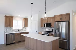 1896 Beaus Dr SE, Rochester, MN 55904 - Photo 2