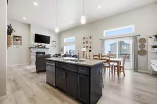 413 Hampton Dr W, Moorhead, MN 56560 - Photo 14