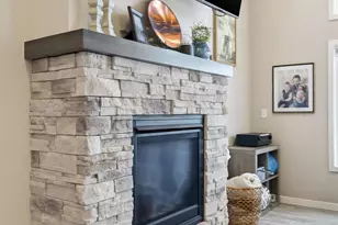 413 Hampton Dr W, Moorhead, MN 56560 - Photo 10