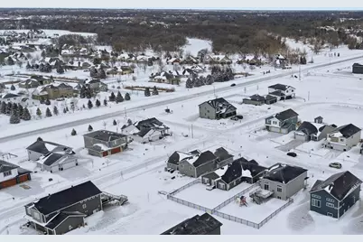 413 Hampton Drive W, Moorhead, MN 56560 - Photo 46