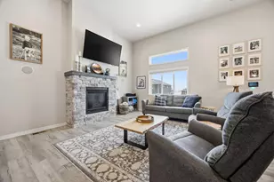 413 Hampton Dr W, Moorhead, MN 56560 - Photo 10