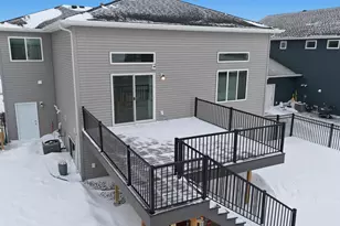 413 Hampton Dr W, Moorhead, MN 56560 - Photo 2