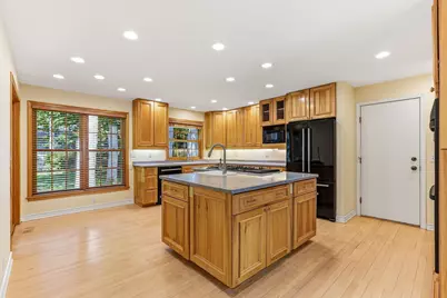 1611 Sumter Avenue N, Golden Valley, MN 55427 - Photo 2
