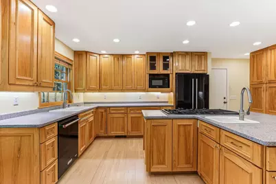 1611 Sumter Avenue N, Golden Valley, MN 55427 - Photo 16