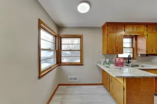 2092 Bush Ave E, Saint Paul, MN 55119 - Photo 4