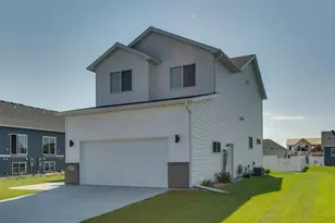 6797 28th St S, Fargo, ND 58104 - Photo 2