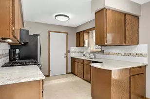 7501 W 100th St, Bloomington, MN 55438 - Photo 6