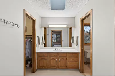 8593 Coachmans Lane, Eden Prairie, MN 55347 - Photo 16