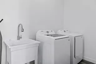 1021 Gardner St E, Wayzata, MN 55391 - Photo 38