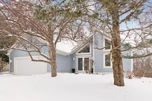 11984 St Albans Hollow Dr, Minnetonka, MN 55305 - Photo 2