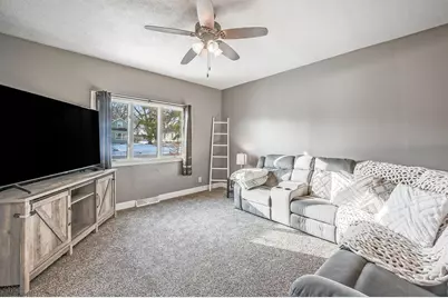 811 E 5th Street, Blue Earth, MN 56013 - Photo 6