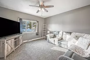 811 E 5th St, Blue Earth, MN 56013 - Photo 6