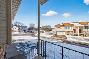 6830 Sandlewood Rd, Woodbury, MN 55125 - Photo 4