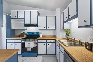 6830 Sandlewood Rd, Woodbury, MN 55125 - Photo 14