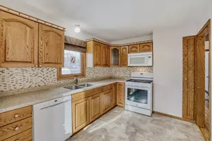 1021 Marshall Ave, Saint Paul Park, MN 55071 - Photo 2