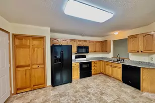 12185 Killdeer St NW, Coon Rapids, MN 55448 - Photo 4