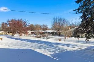 6424 Zealand Ave N, Brooklyn Park, MN 55428 - Photo 2