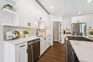 10814 Falling Water Ln, Woodbury, MN 55129 - Photo 12