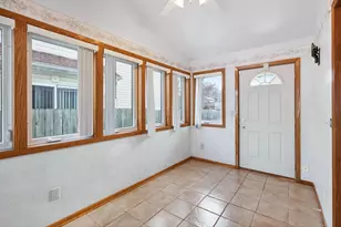 374 Rose Ave E, Saint Paul, MN 55130 - Photo 10