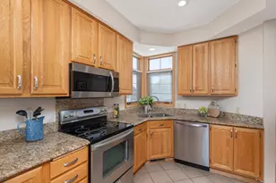 2449 Skyline Dr, Bloomington, MN 55425 - Photo 8