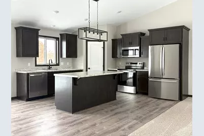 4605 8th Street NE, Saint Cloud, MN 56304 - Photo 2