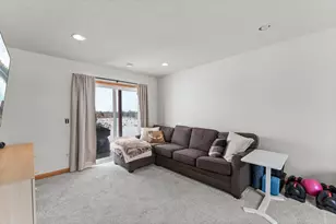 2039 Brittany Ct, Shakopee, MN 55379 - Photo 26