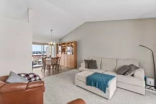 2039 Brittany Ct, Shakopee, MN 55379 - Photo 8