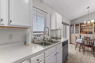 2039 Brittany Ct, Shakopee, MN 55379 - Photo 14