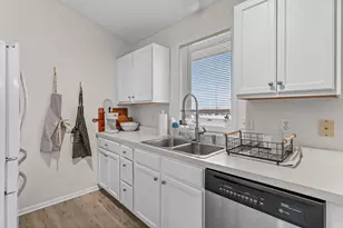 2039 Brittany Ct, Shakopee, MN 55379 - Photo 12