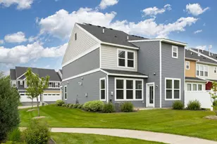 732 Wildflower Ln, Chanhassen, MN 55317 - Photo 2