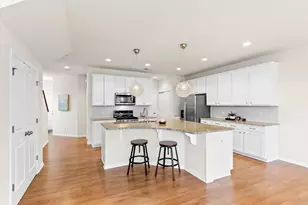 732 Wildflower Ln, Chanhassen, MN 55317 - Photo 12