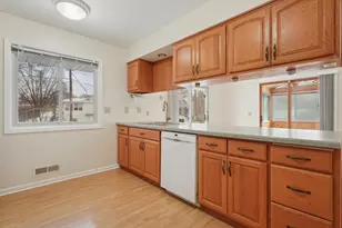 2120 Aquila Ave N, Golden Valley, MN 55427 - Photo 12