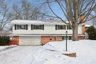 2120 Aquila Ave N, Golden Valley, MN 55427 - Photo 4